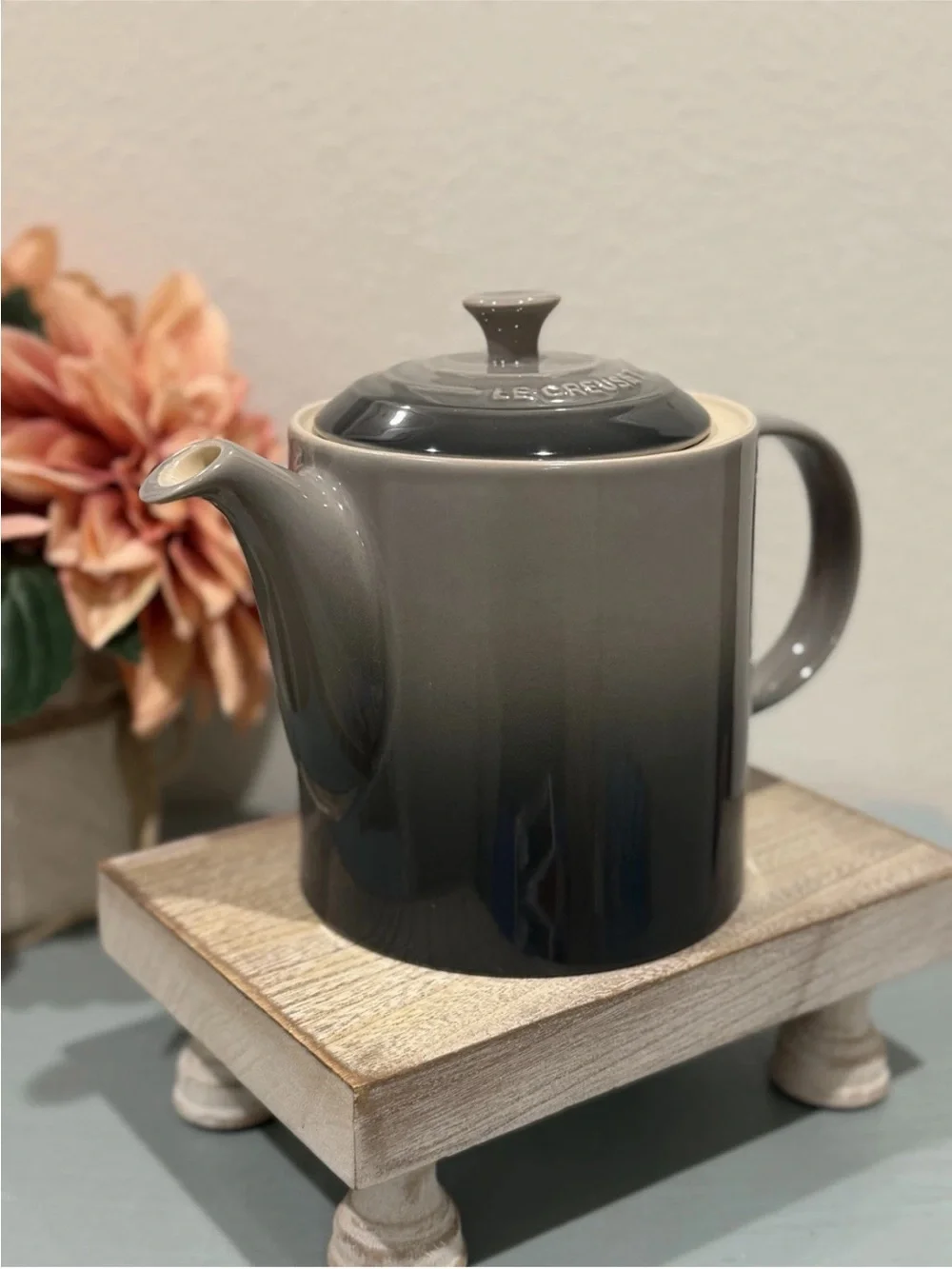 LE CREUSET Grand Teapot 1.3 Liter Large Stoneware Flint- NEW